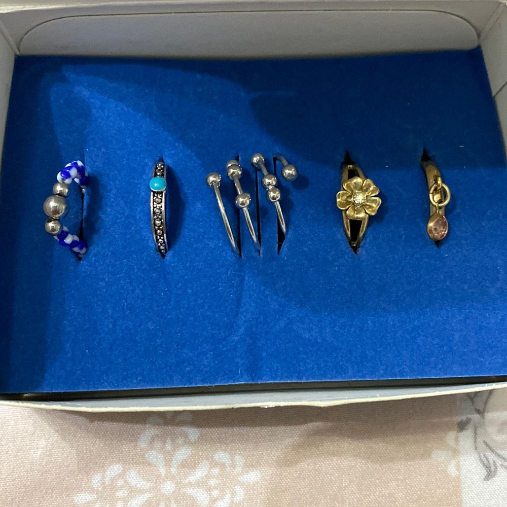 5 piece toe ring bundle from Avon.